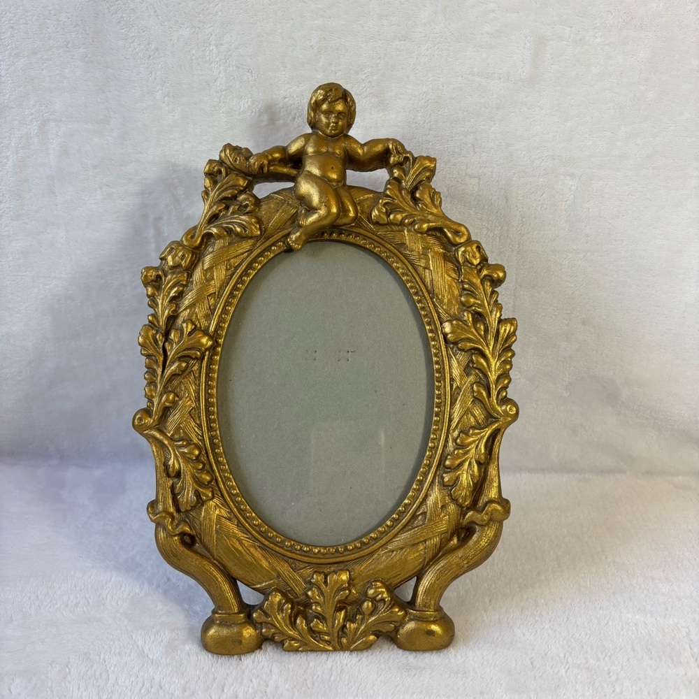 Vintage Toyo Cherub Orante Picture Frame Gold Tone Finishing 8x11.75 inches
